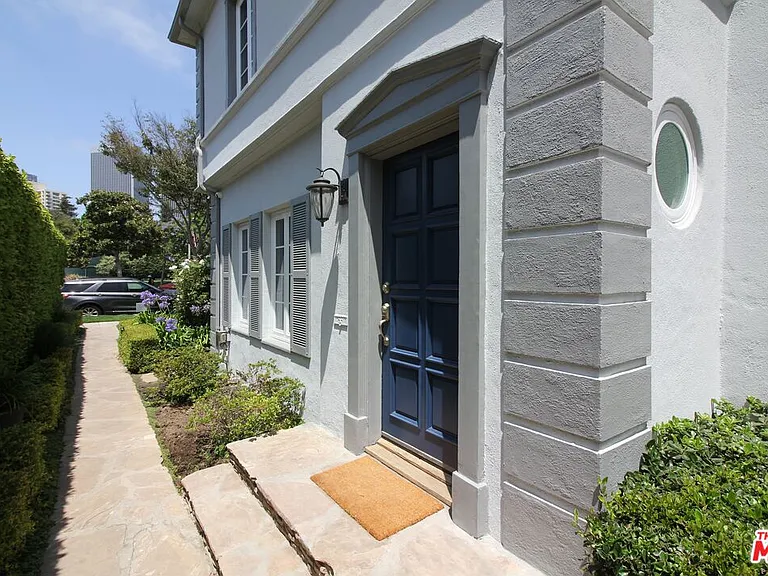 442 S Roxbury Dr #A — Photo 2