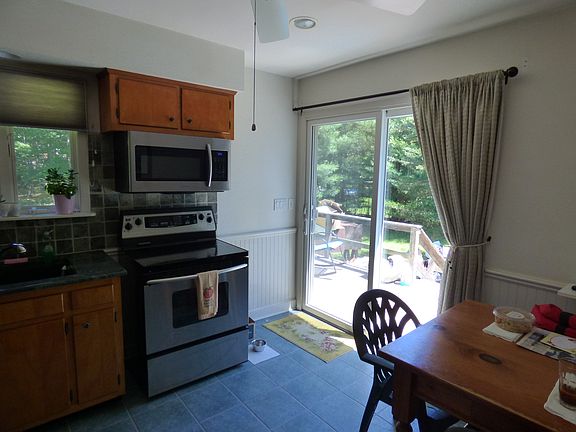 3rd image of 293 Norfolk Dr