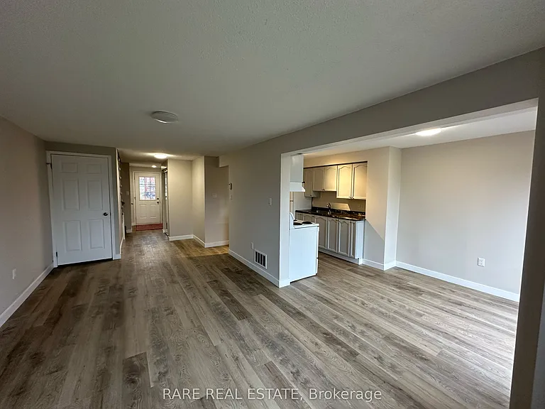 253 Dunsmore Ln N — Photo 2