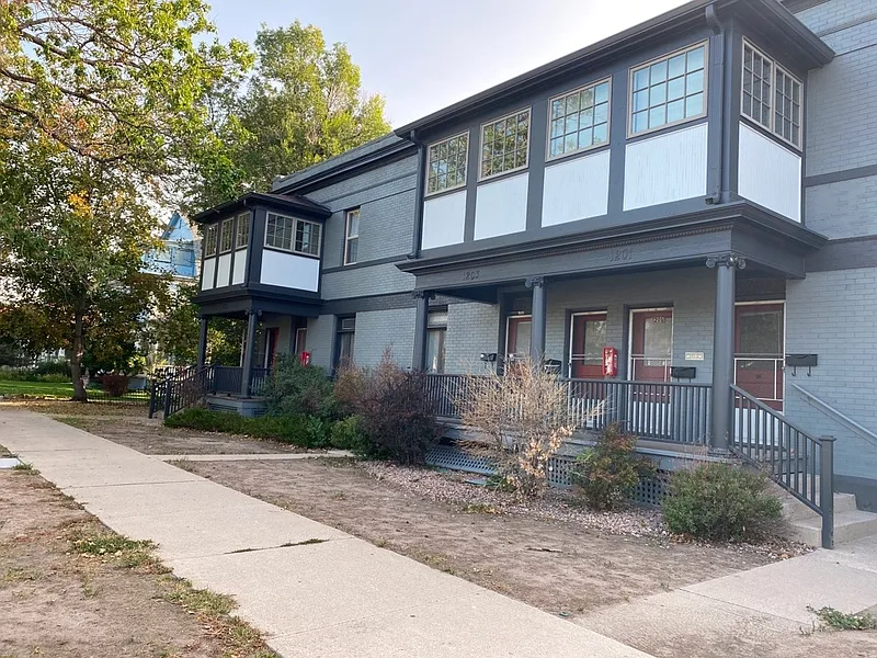 1 bed, 1.0 bath, 700 sqft, $1,164 — Photo 2