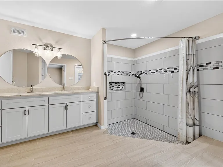 5025 Romford Dr — Photo 26