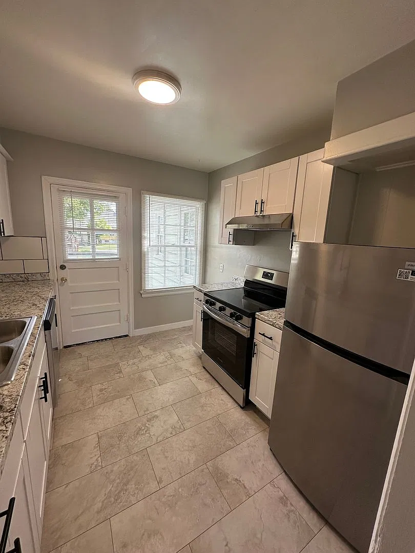 Nicely Updated 2 Bedroom, 1 Bathroom Apartment — Photo 2