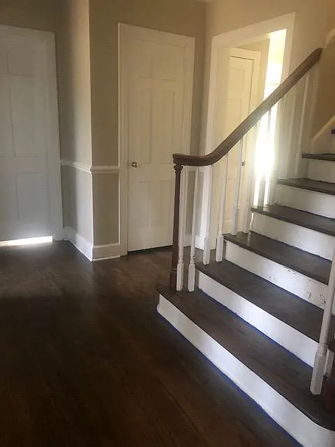 2207 Stallings Dr — Photo 2
