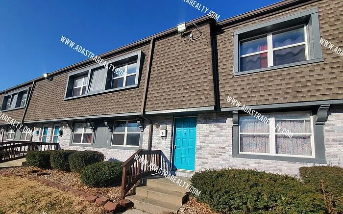 2 bed, 1.5 bath, $1,250 — Photo 2
