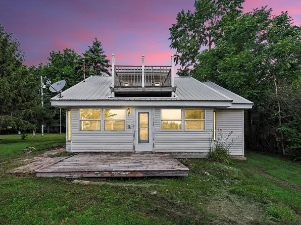 1845 W Tupper Heights Dr, Lake Odessa, MI 48849