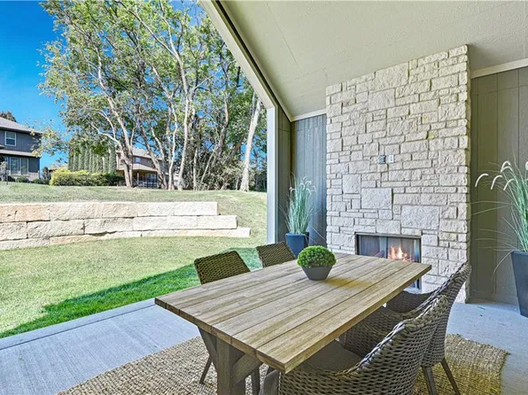 24964 W 98th St, Lenexa, KS 66227