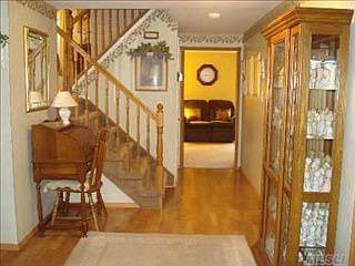 4th image of 8 Cornelia Ln
