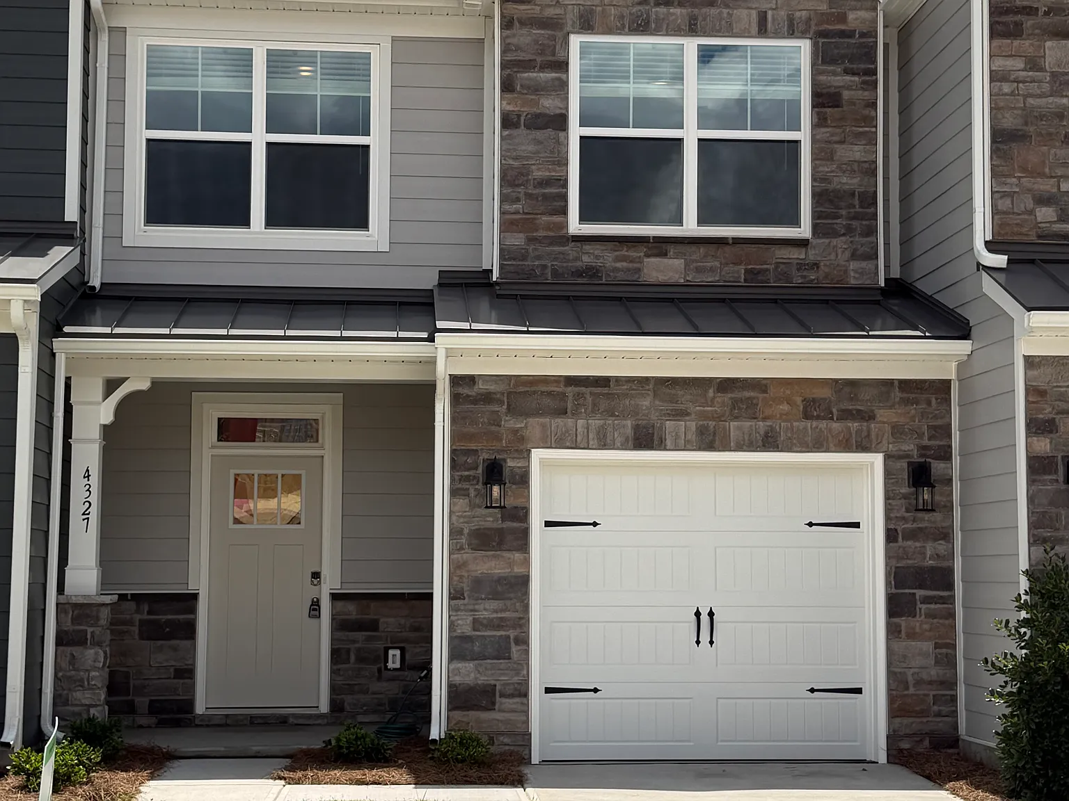 3 bed, 1814 sqft, $2,200 — Photo 2