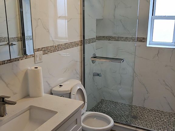 Full bathroom on 2nd fl