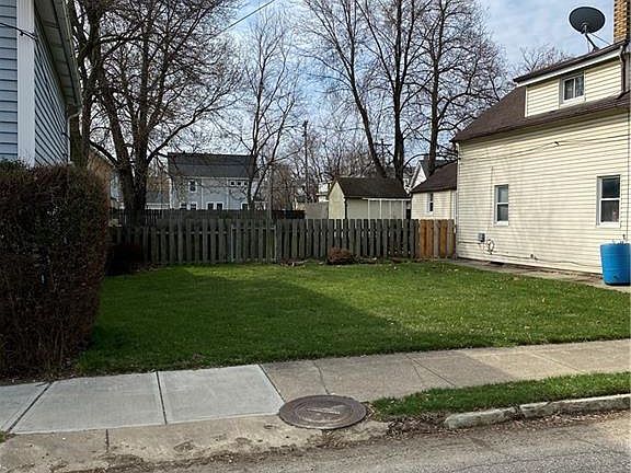 3rd image of 3703 Siam Ave