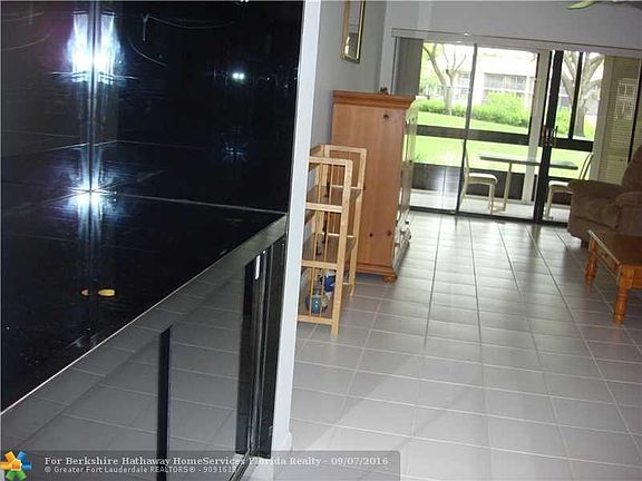 4th image of 1977 SW 15th St APT 107