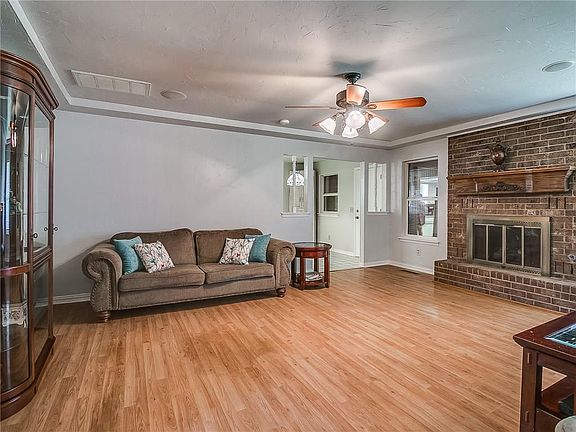 4th image of 987 Squire Mansion