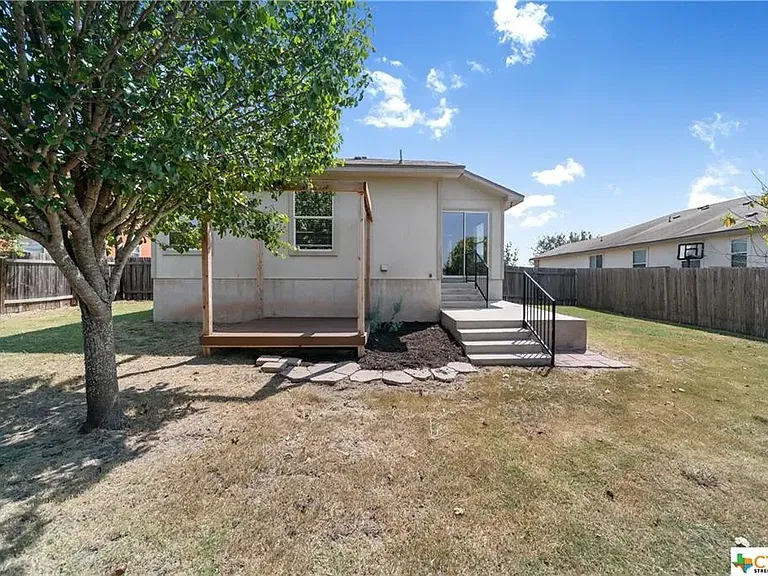 313 Wimberley St — Photo 4