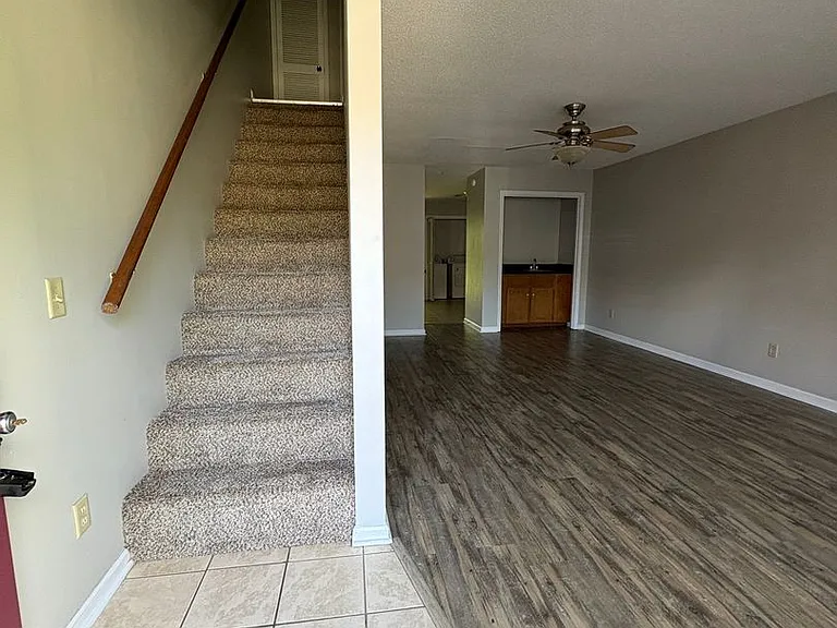 224 Edith Way — Photo 3