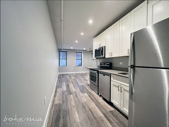 3rd image of 121 Vermilyea Ave