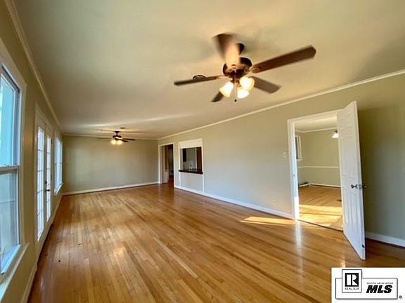4th image of 203 Lakeshore Dr