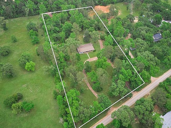 If you crave privacy and space, this is the deal for you! Located on a private cul-de-sac road with only acreage tracts, you will feel like your out in the country yet only minutes from it all.