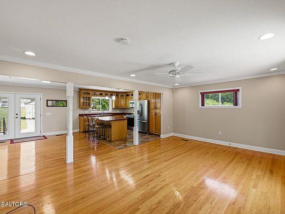 2nd image of 1012 Bennett St
