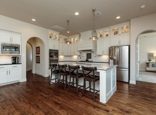 916 Highpoint Way, Roanoke, TX 76262