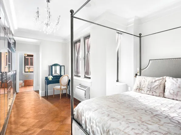 205 West 57th Street image 4 of 17