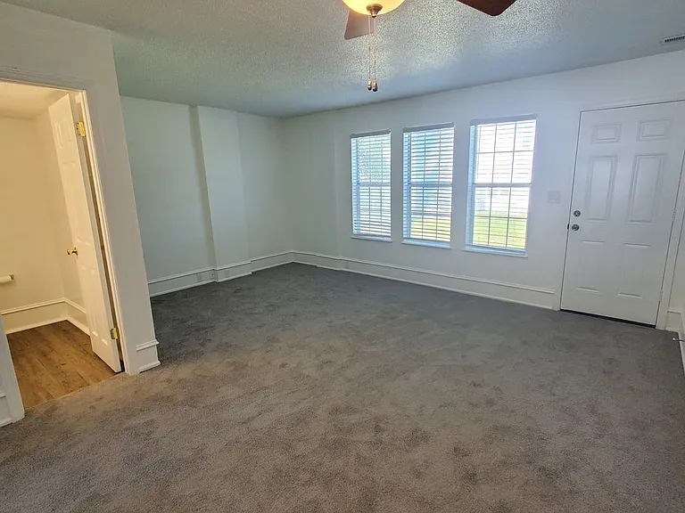 18 Somerset Pkwy — Photo 6