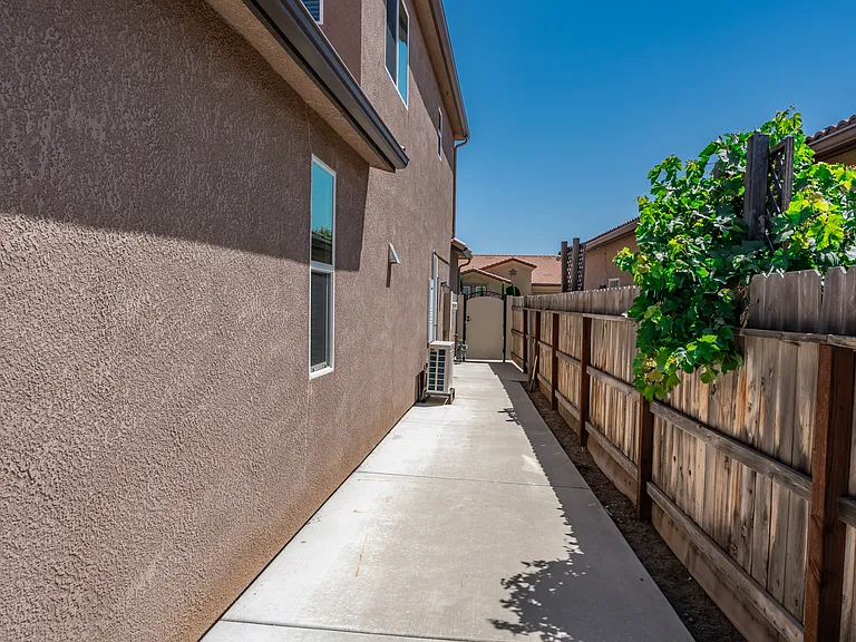 3569 Flint Ave — Photo 47