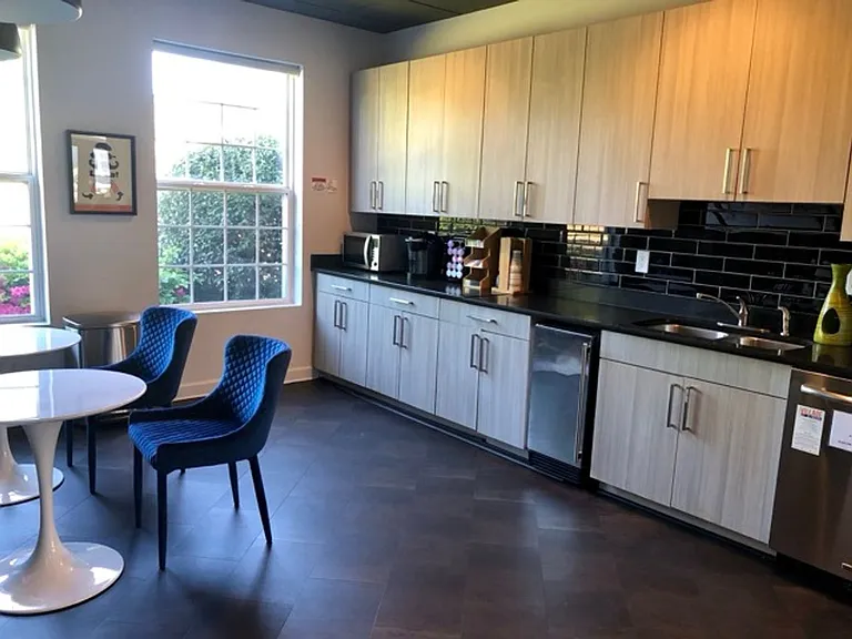 102 University Village Dr #L — Photo 32