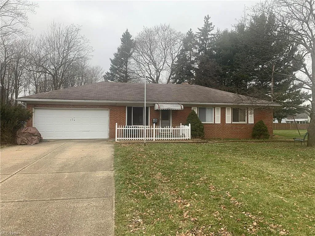 718 Esther Rd photo 1