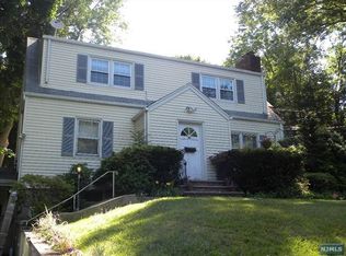 70 Paterson Ave, Midland Park, NJ 07432