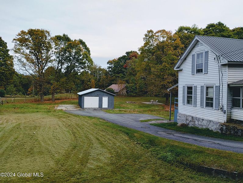 3rd image of 8 Bartlett Pond Road