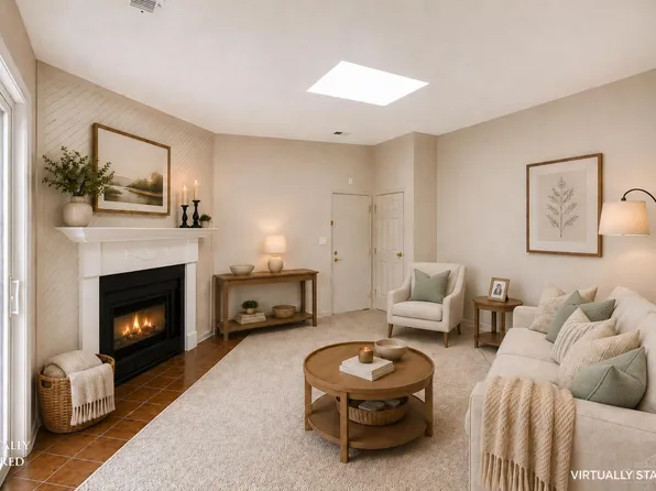 9516 Woodland Hills Dr, West Chester, OH 45011