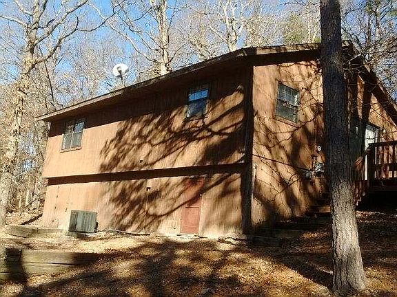 2nd image of 15943 Hickory Dr