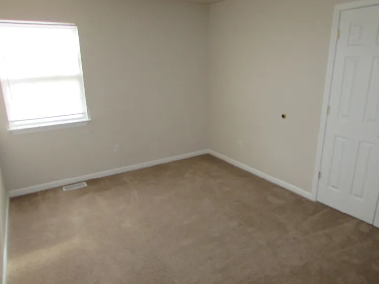 106 Daniels Ct — Photo 6