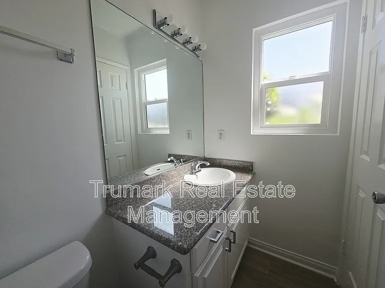 210 W Tujunga Ave #5 — Photo 11