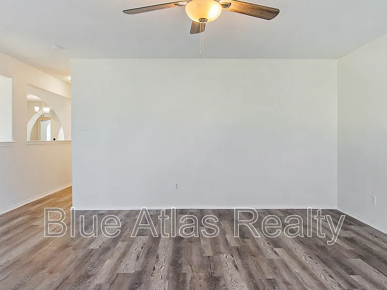 5717 Parkwood Trl — Photo 12