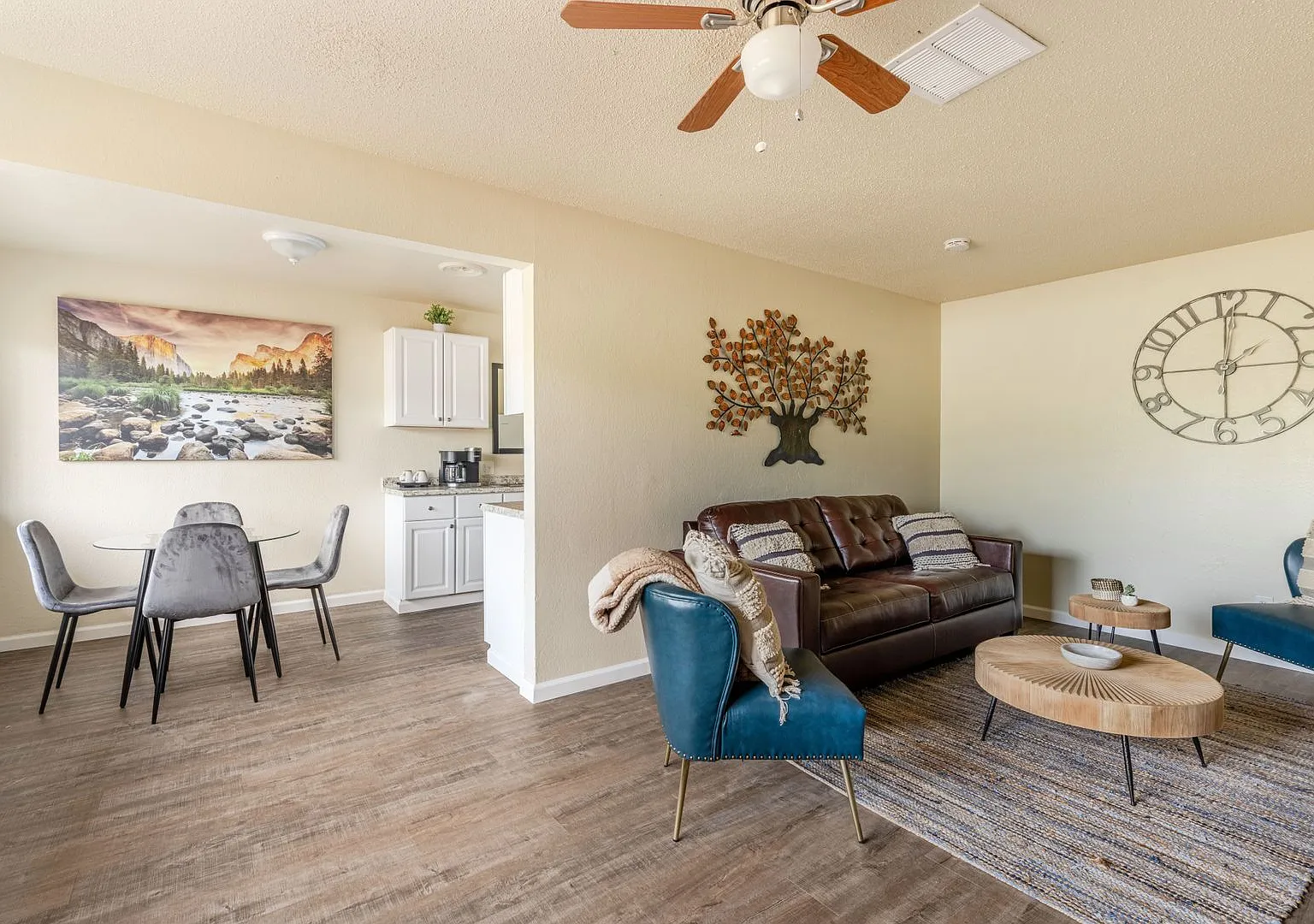 1329 E San Ramon Ave — Photo 3