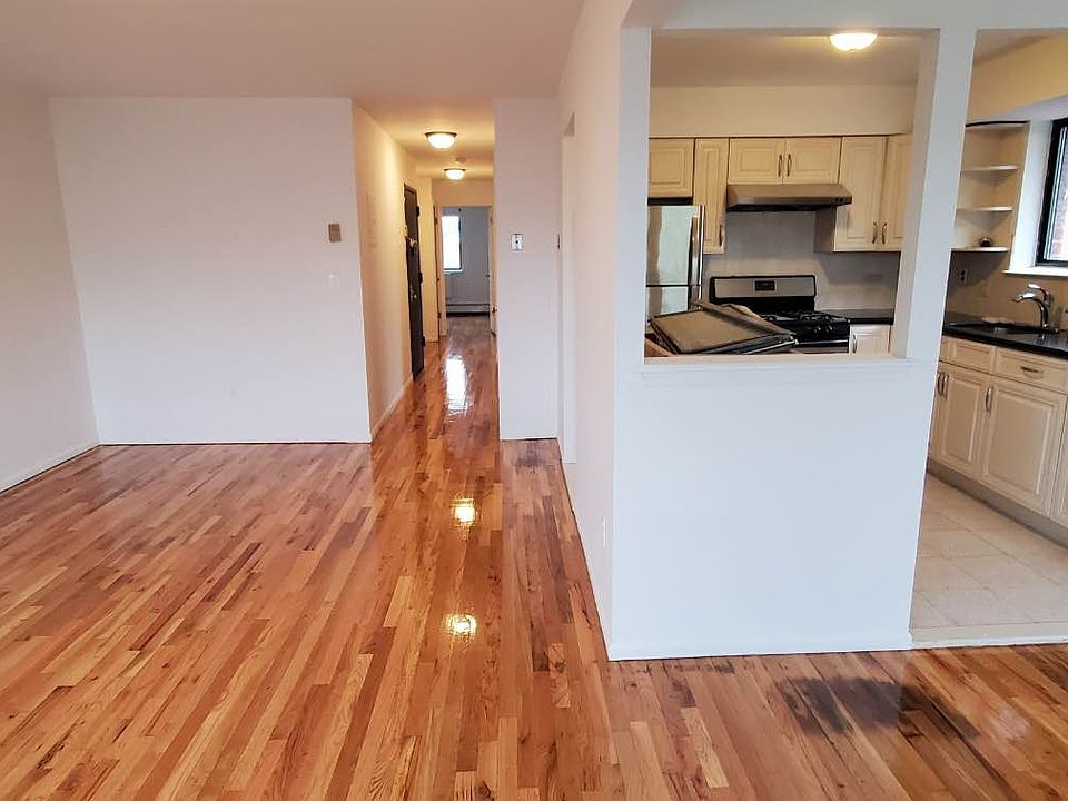 1st image of 4344 161st St APT 3