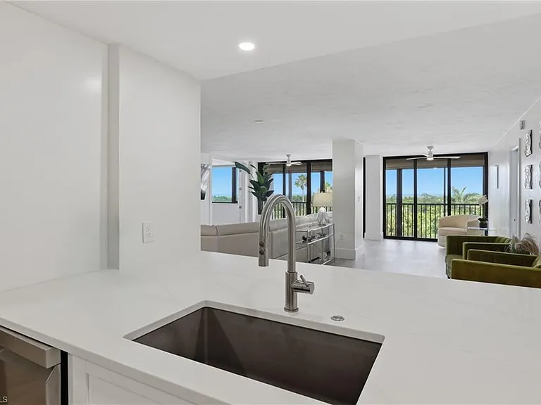 5601 Turtle Bay Dr #302 — Photo 4