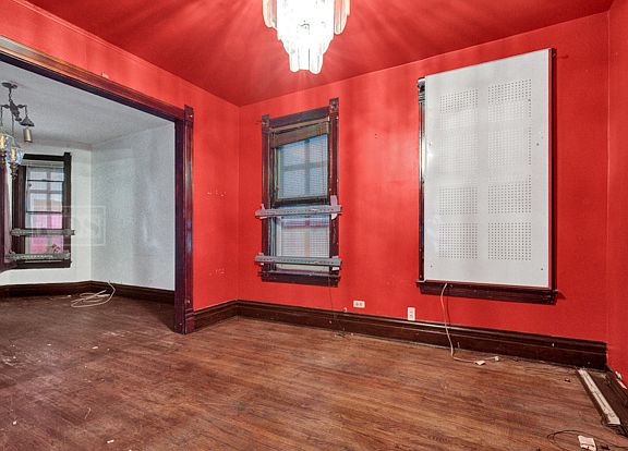 5th image of 904 N Leamington Ave