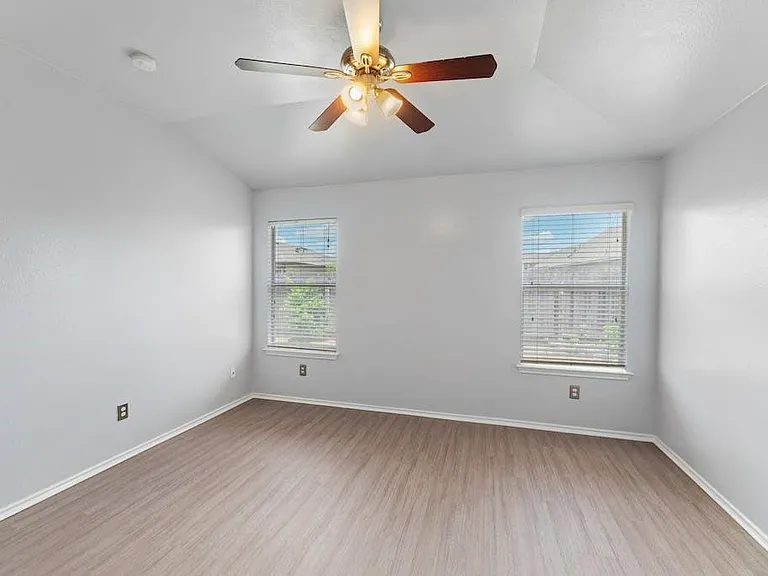 12816 Dwight Eisenhower St — Photo 17