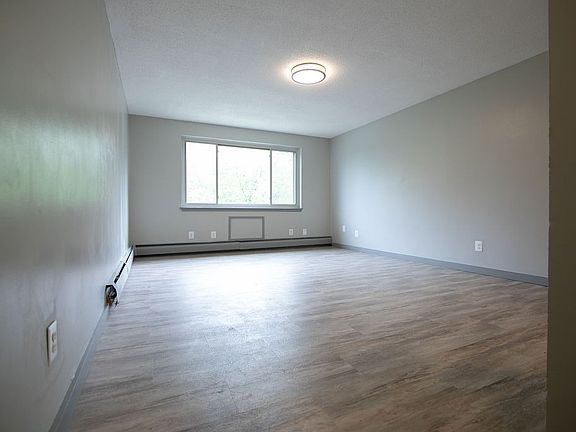 3rd image of 608 Allen St #C01