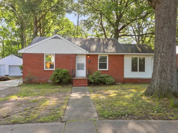 12 Northampton Dr, Hampton, VA 23666