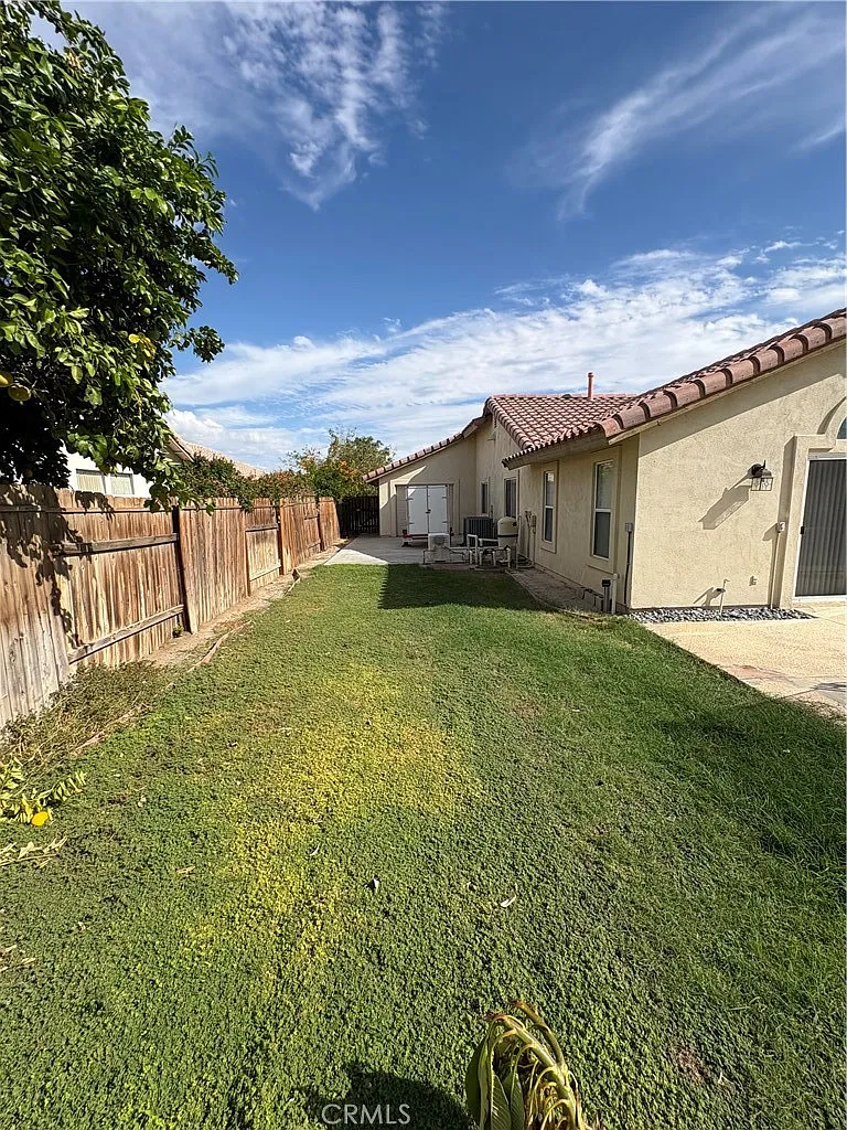 4 bed, 1887 sqft, $3,900 — Photo 3