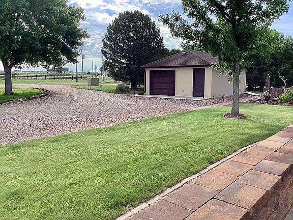 Exterior shop-garage 