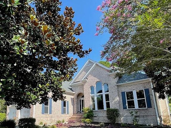 2nd image of 3394 St James Drive SE