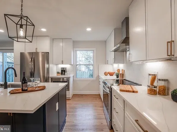 3950 Wilcoxson Dr, Fairfax, VA 22031