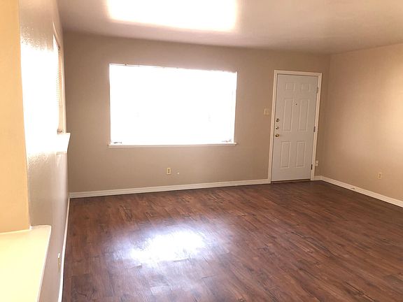 3rd image of 9227 Waverly Dr