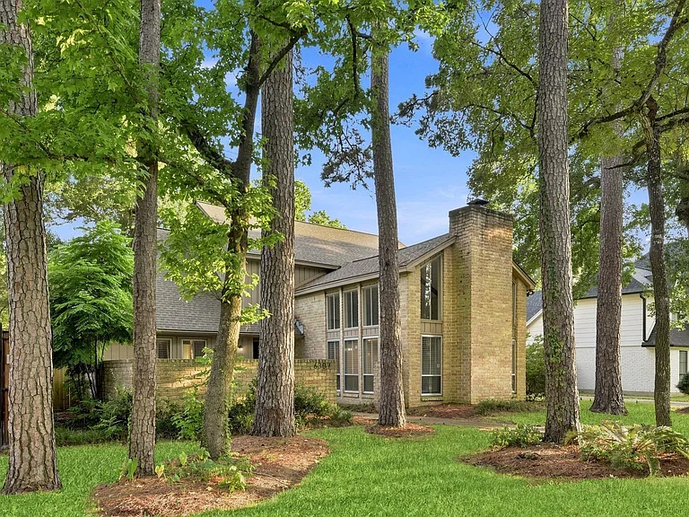 6307 Jadecrest Dr — Photo 2