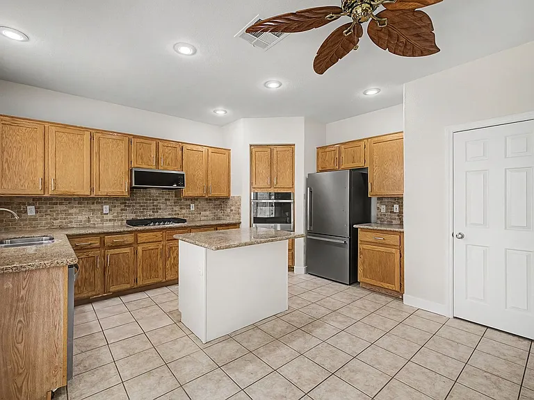 571 Kavanagh Pl — Photo 13