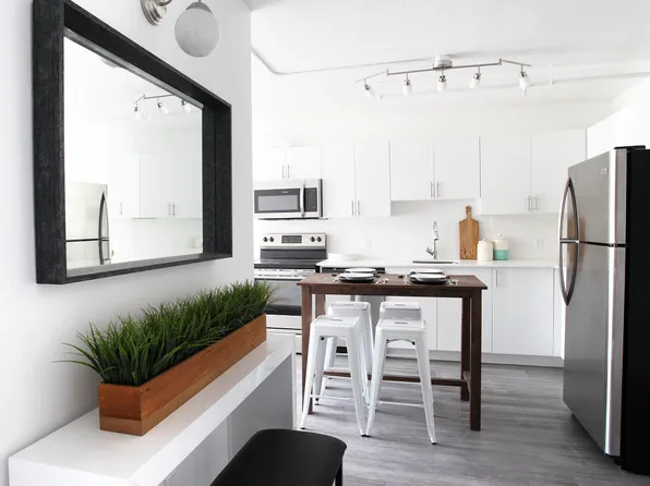 The Woodside, Spadina Suites